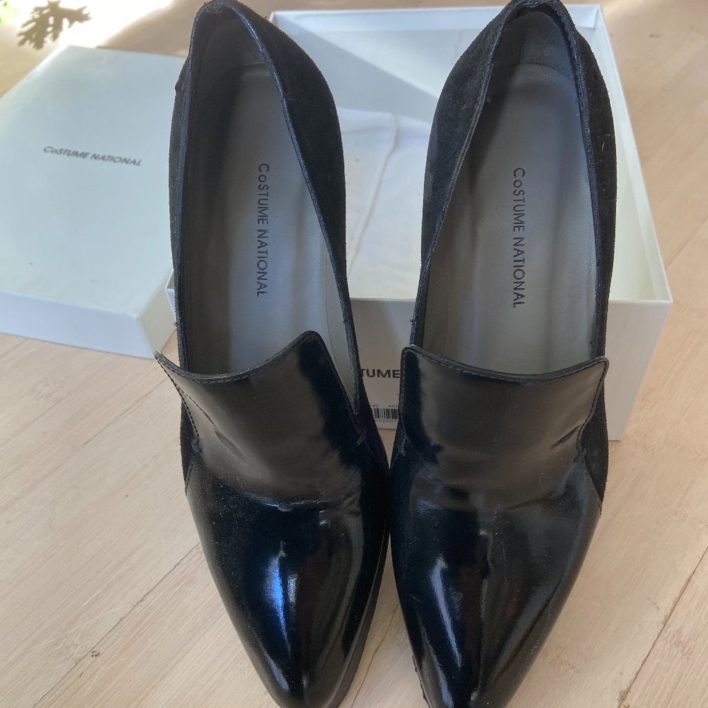 Costume National Pointed Toe Chunky Low Heel Loafers Patent And Suede
